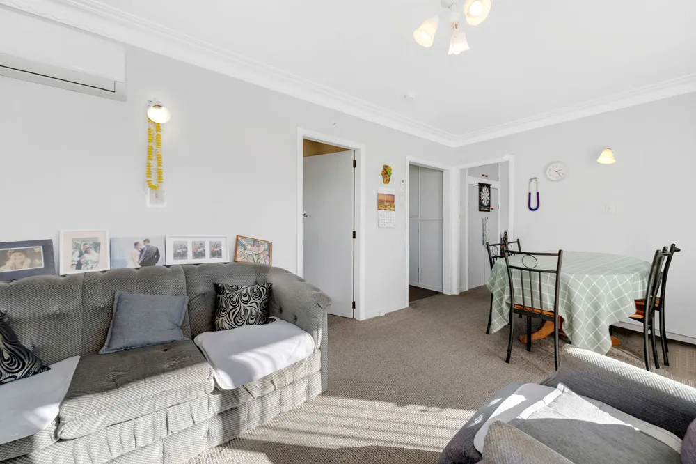Photos of 128 Wellington Street
