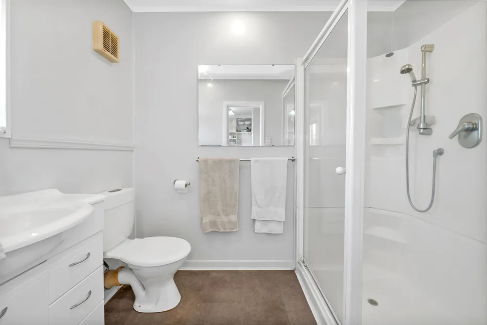 Photos of 128 Wellington Street