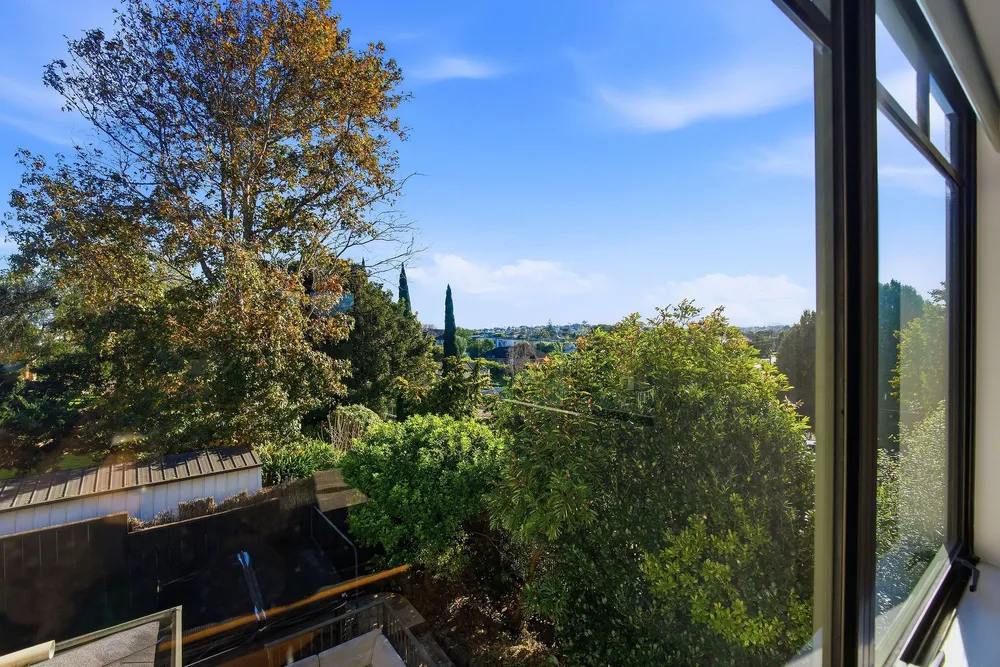 Photos of 44a Ballarat Street
