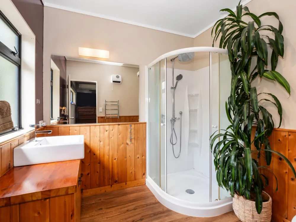 Photos of 124 Kauri Point Road
