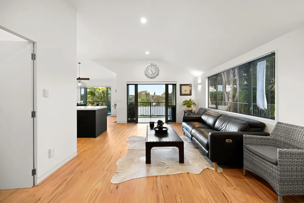 Photos of 2 Minchin Crescent