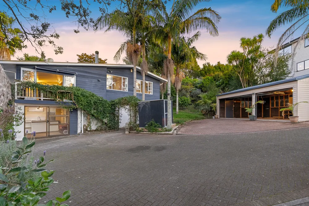 Photos of 37 Caronia Crescent