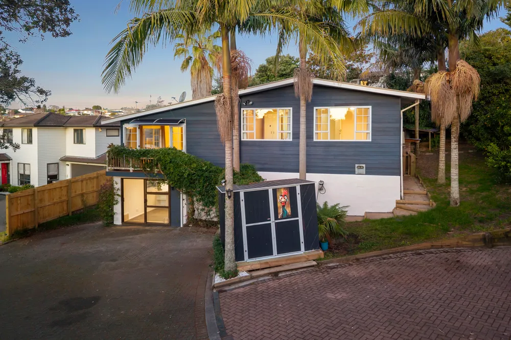 Photos of 37 Caronia Crescent