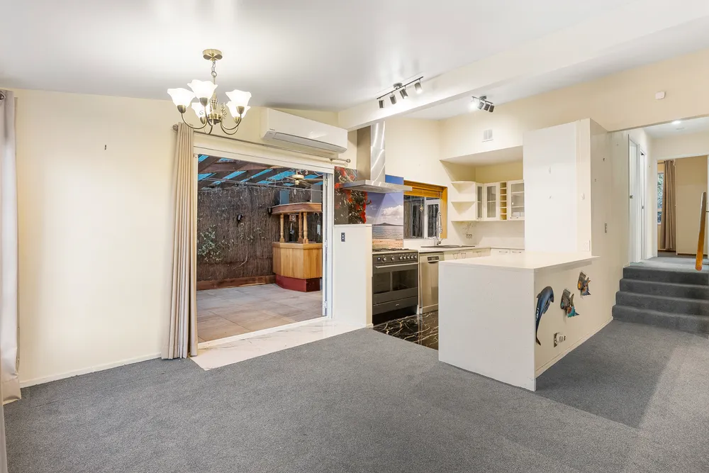 Photos of 37 Caronia Crescent