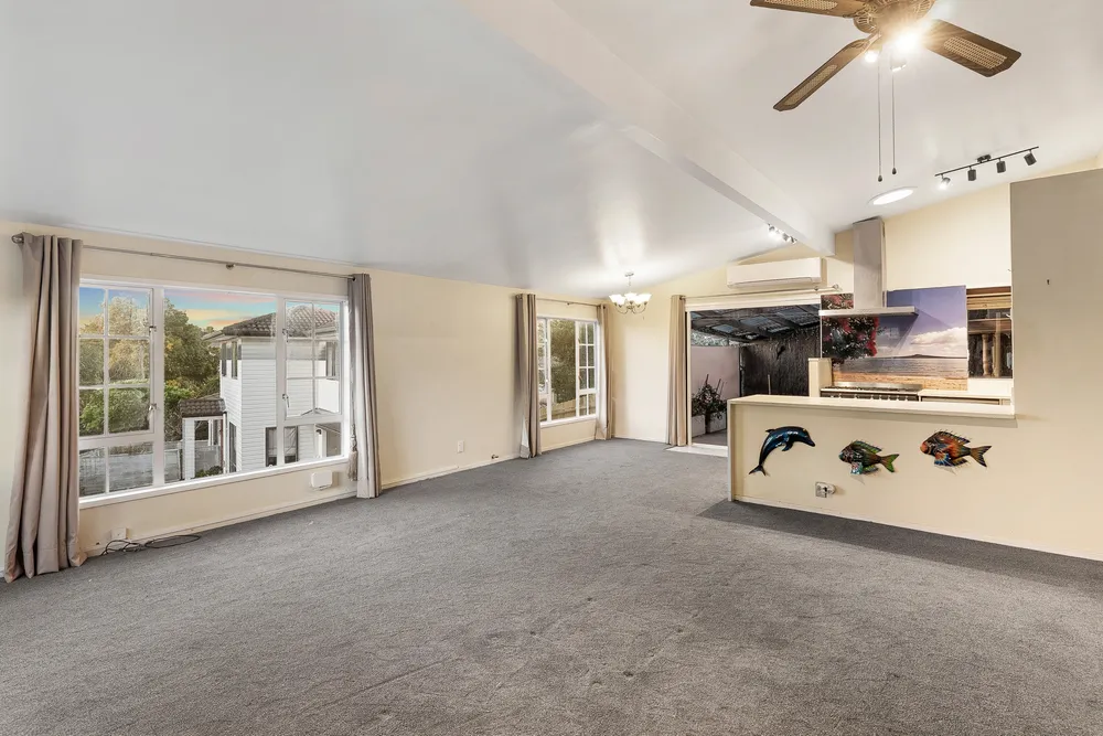 Photos of 37 Caronia Crescent