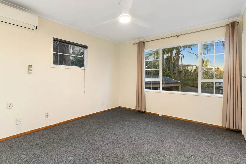Photos of 37 Caronia Crescent