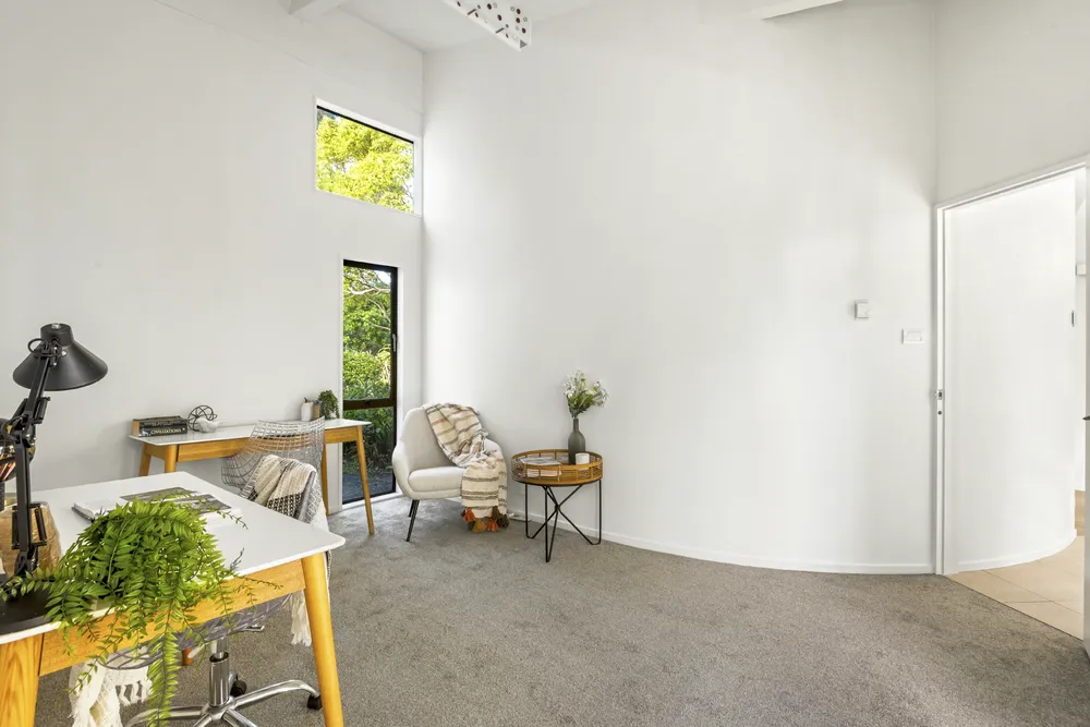 Photos of 9 Saddleback Rise