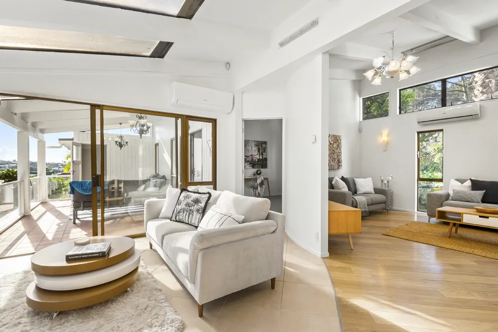 Photos of 9 Saddleback Rise