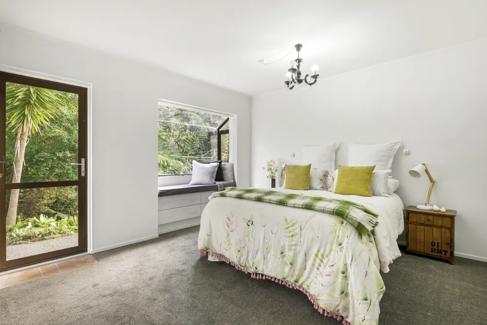 Photos of 9 Saddleback Rise