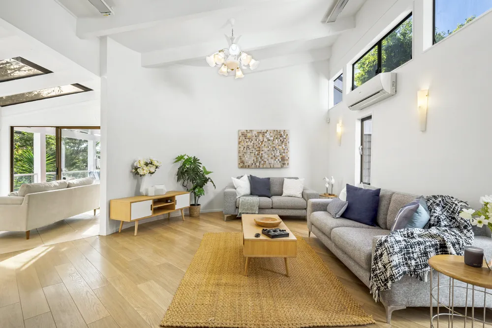 Photos of 9 Saddleback Rise