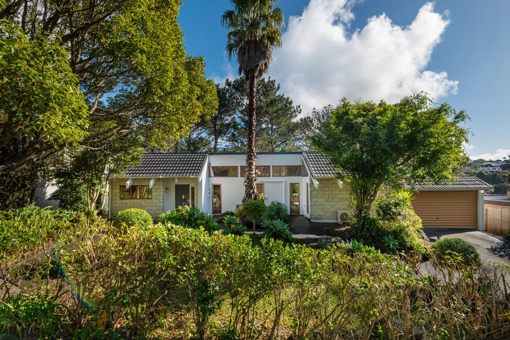Photos of 9 Saddleback Rise