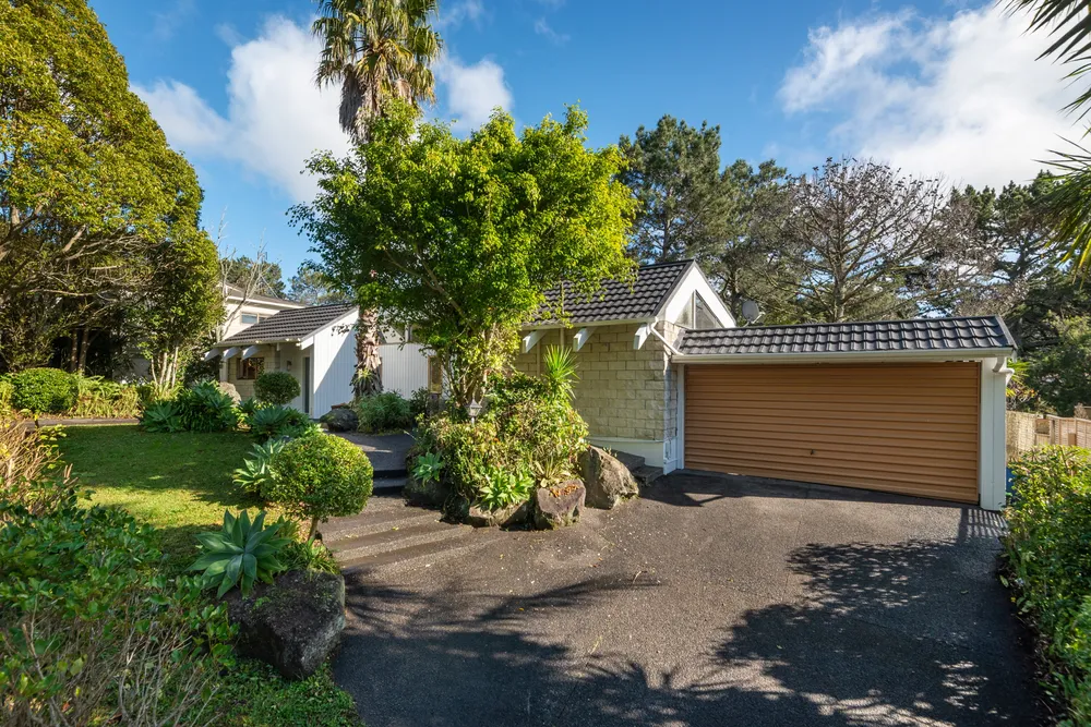 Photos of 9 Saddleback Rise
