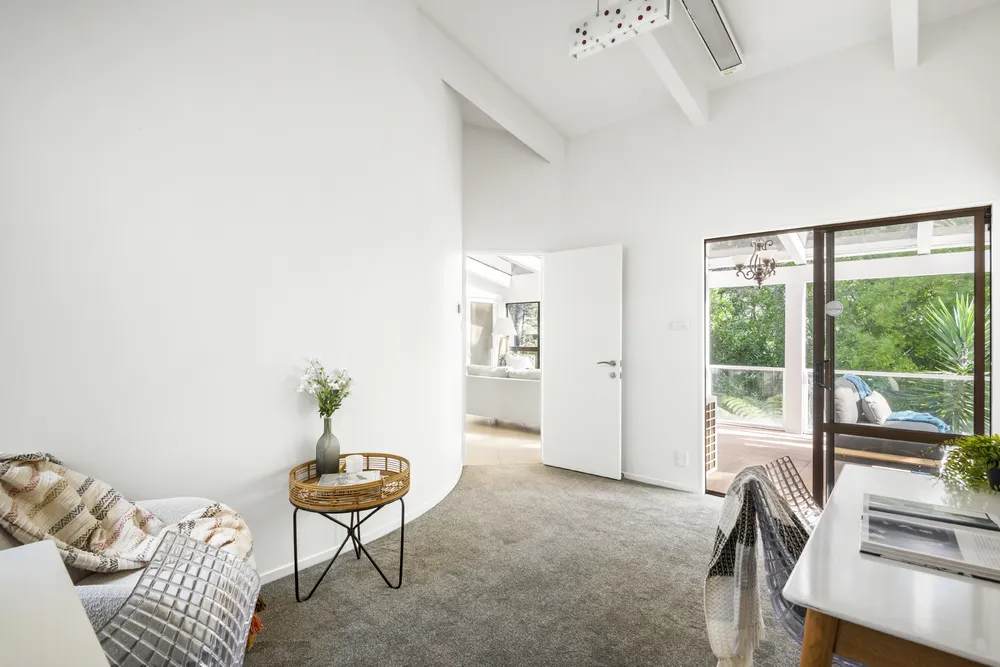 Photos of 9 Saddleback Rise