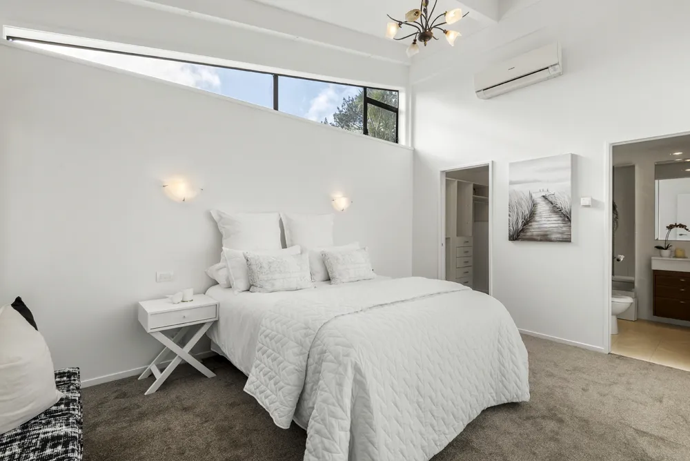 Photos of 9 Saddleback Rise