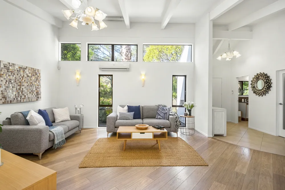 Photos of 9 Saddleback Rise