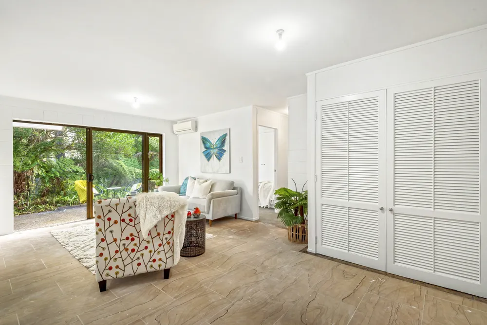 Photos of 9 Saddleback Rise
