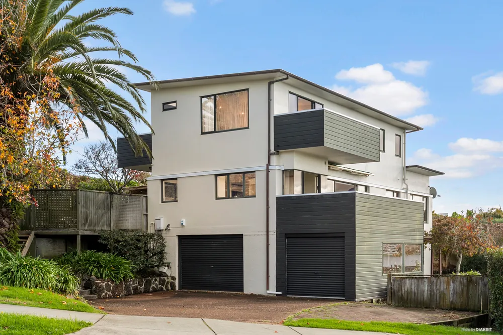 Photos of 1 Thornhill Place