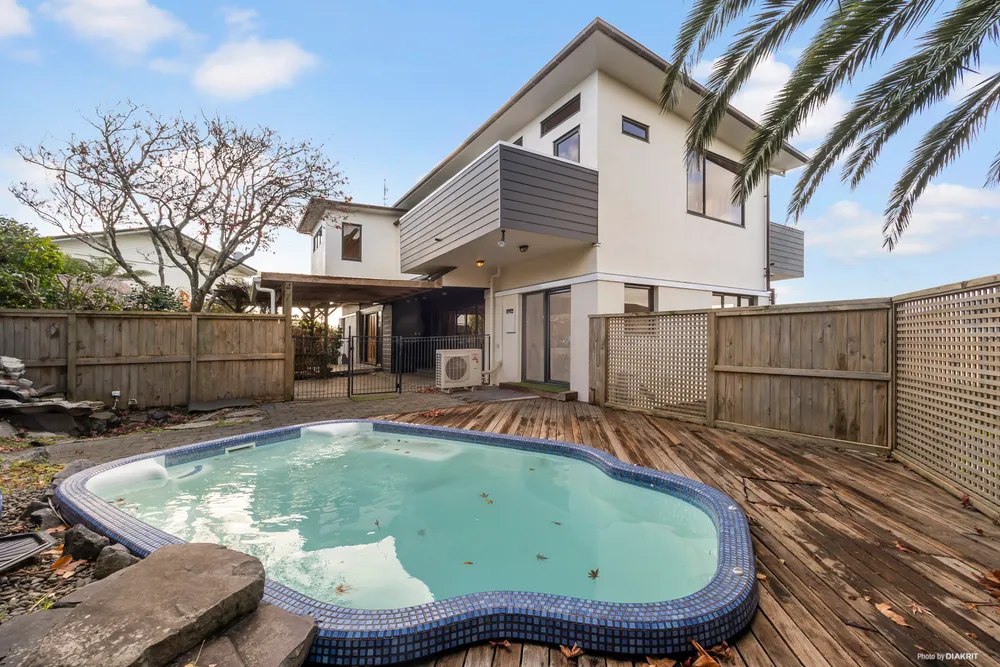 Photos of 1 Thornhill Place
