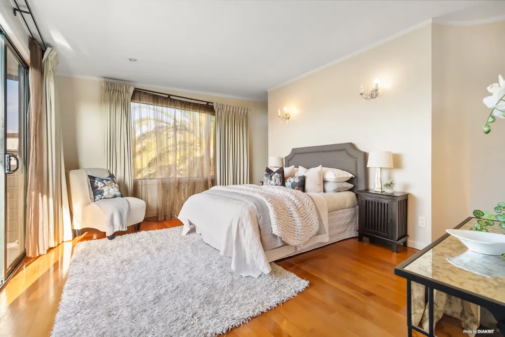 Photos of 1 Thornhill Place