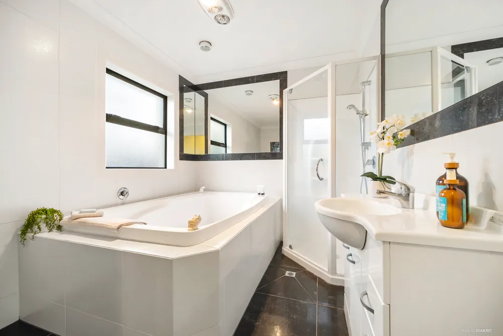 Photos of 1 Thornhill Place