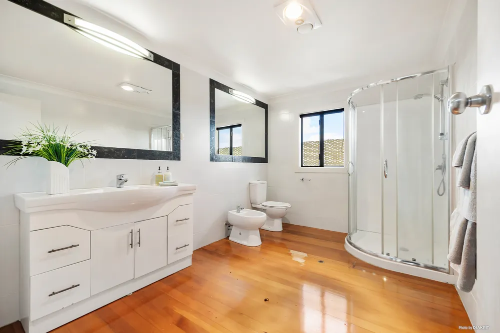 Photos of 1 Thornhill Place