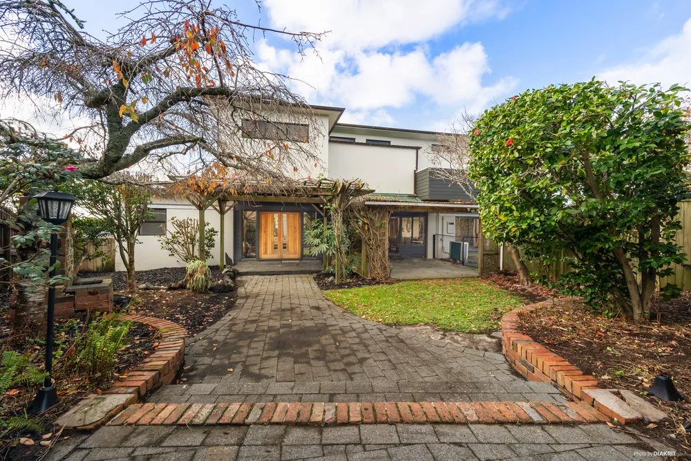 Photos of 1 Thornhill Place