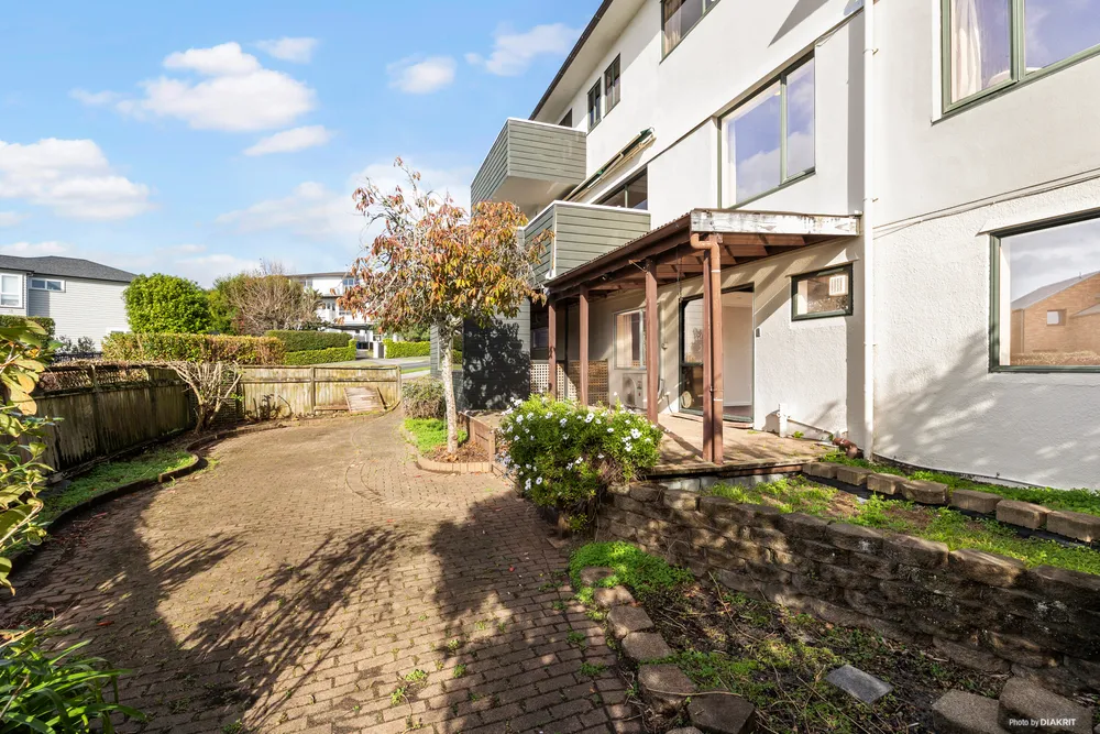 Photos of 1 Thornhill Place