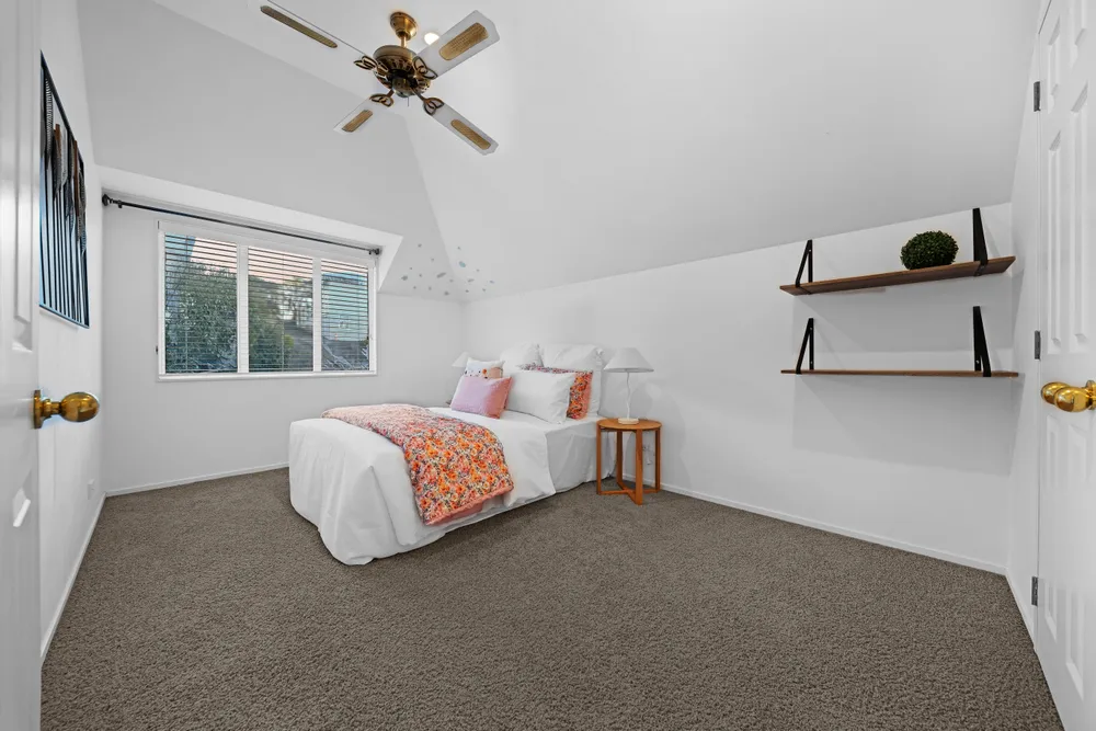 Photos of 19 Abbotts Way
