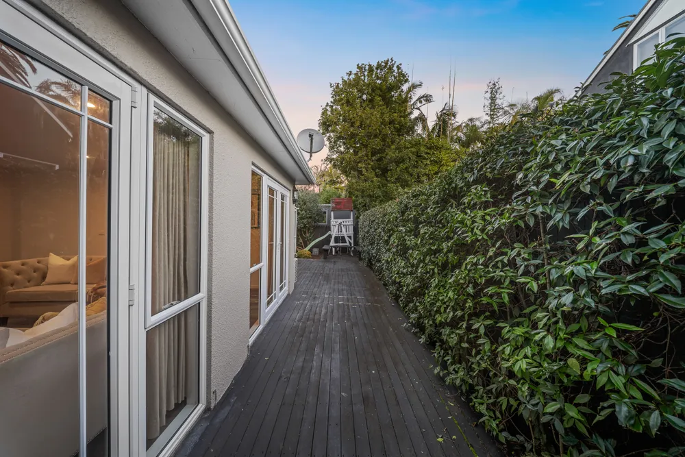 Photos of 19 Abbotts Way