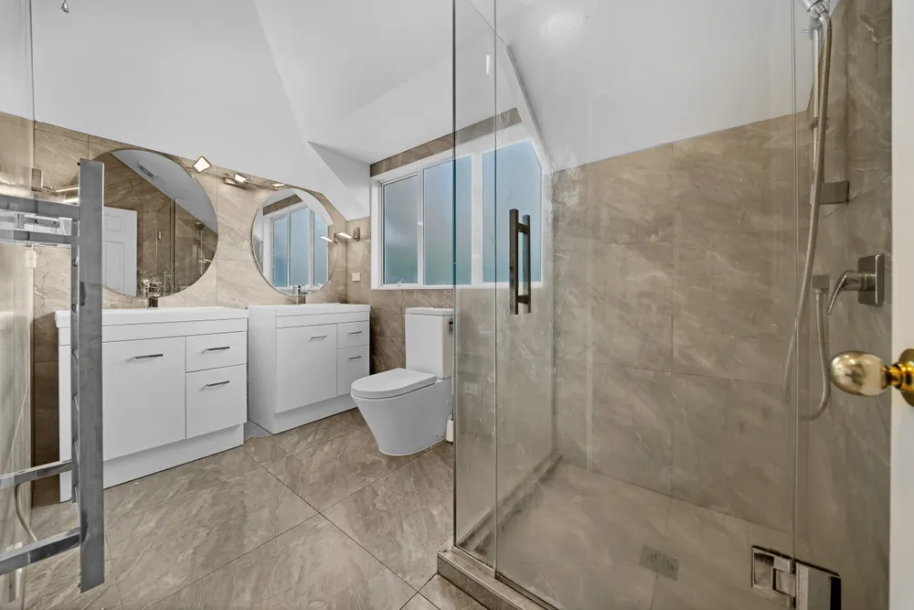 Photos of 19 Abbotts Way