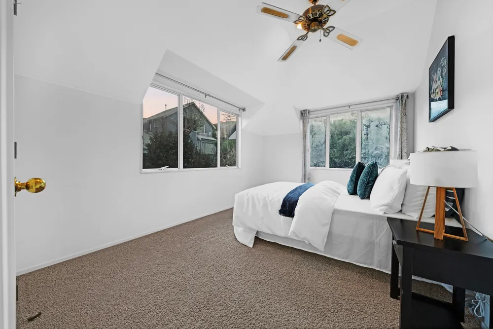 Photos of 19 Abbotts Way