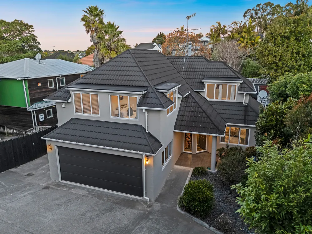 Photos of 19 Abbotts Way