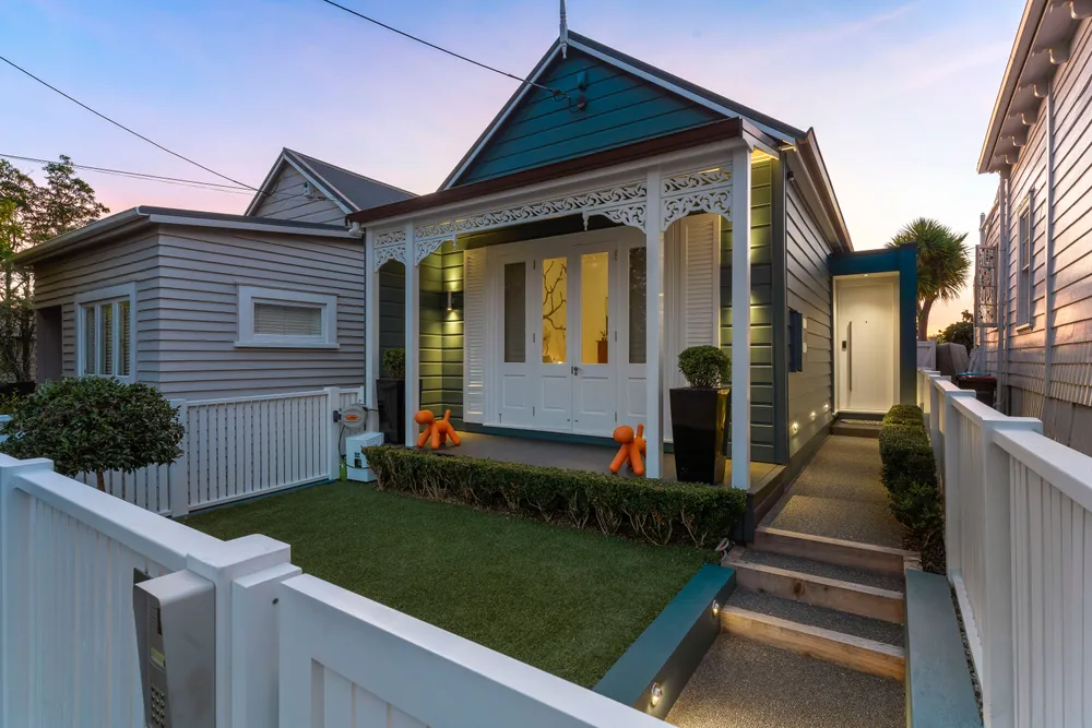 Photos of 37 Clarence Street