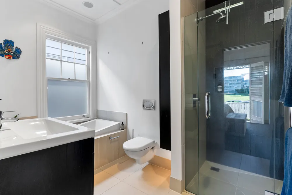 Photos of 37 Clarence Street