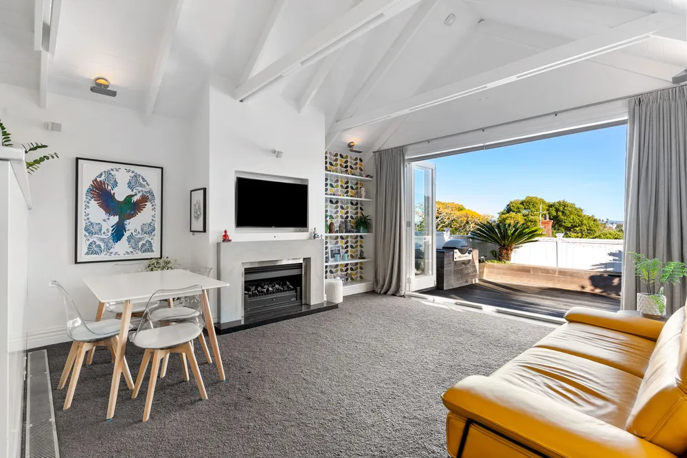 Photos of 37 Clarence Street