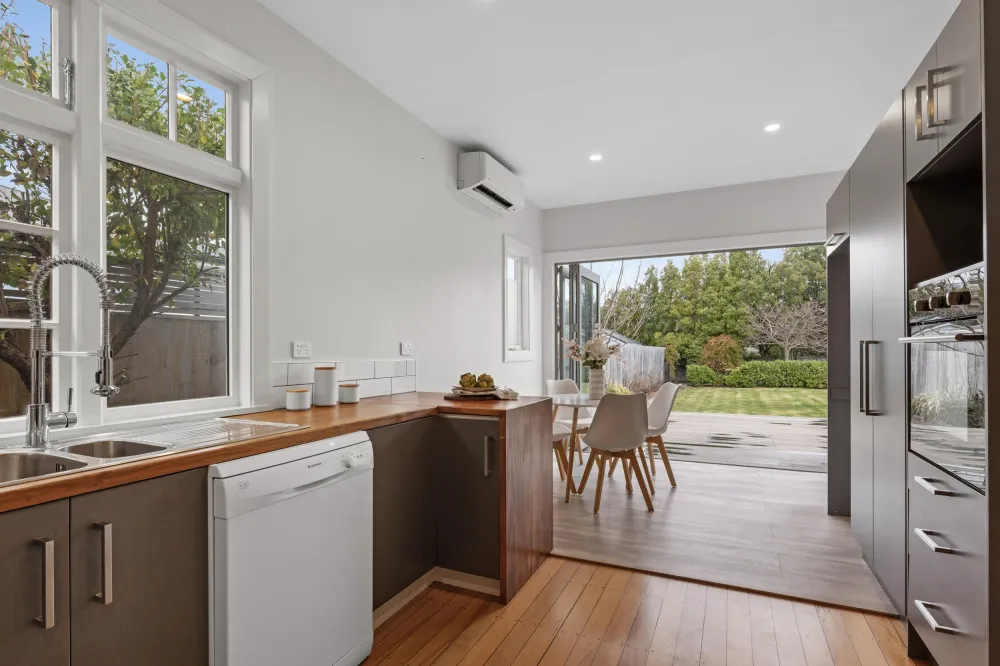 Photos of 42 Huxley Street