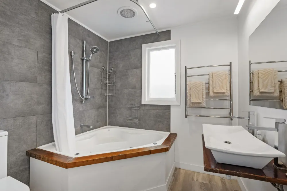 Photos of 42 Huxley Street
