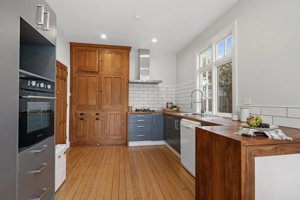 Photos of 42 Huxley Street