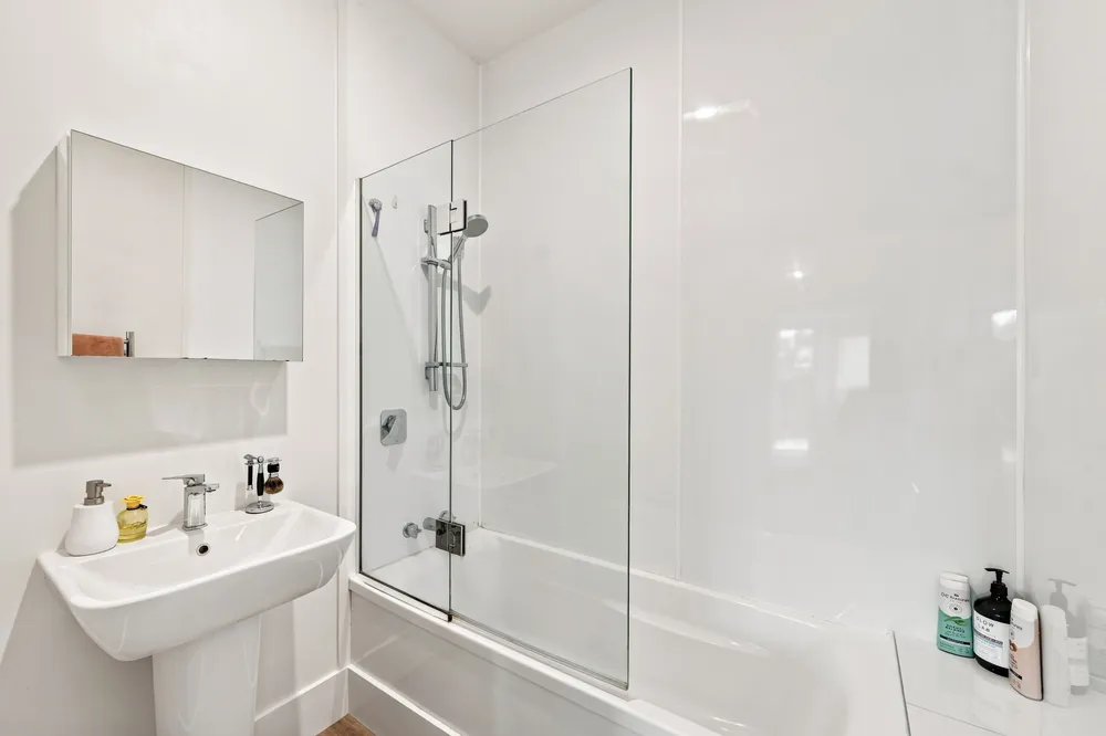 Photos of 17 Bletsoe Avenue