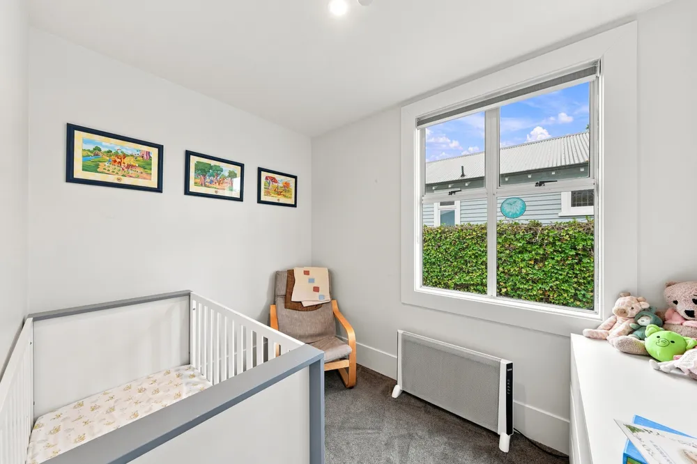 Photos of 17 Bletsoe Avenue