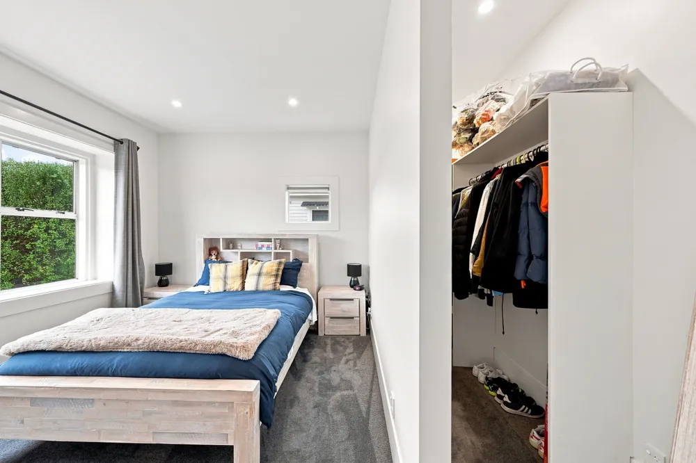 Photos of 17 Bletsoe Avenue