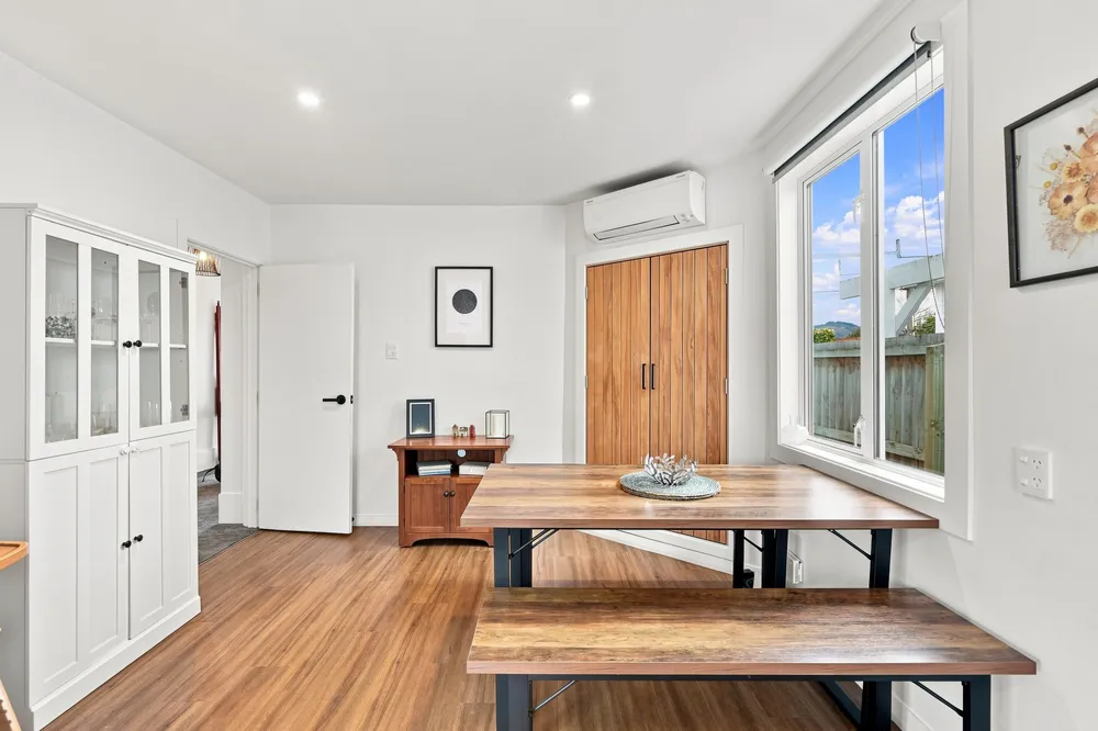 Photos of 17 Bletsoe Avenue