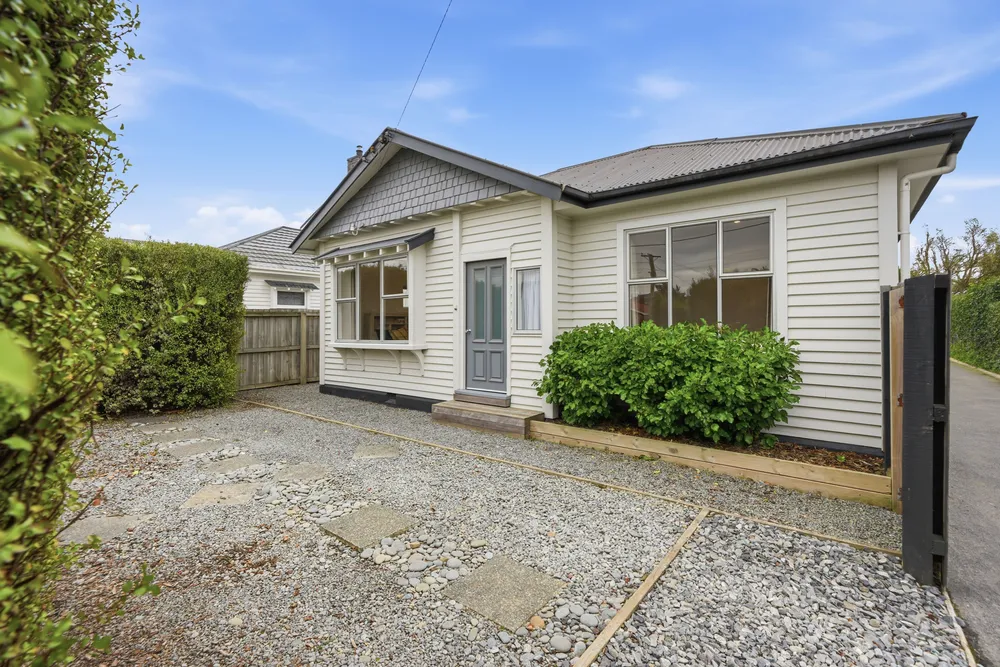 Photos of 17 Bletsoe Avenue