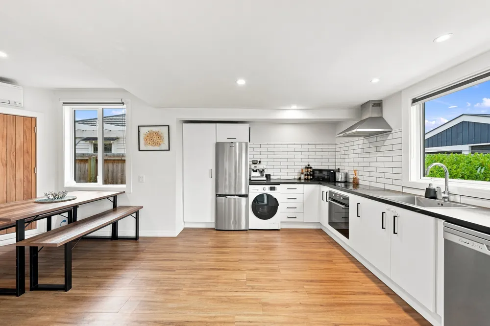 Photos of 17 Bletsoe Avenue