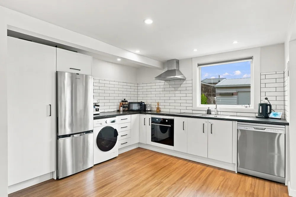 Photos of 17 Bletsoe Avenue