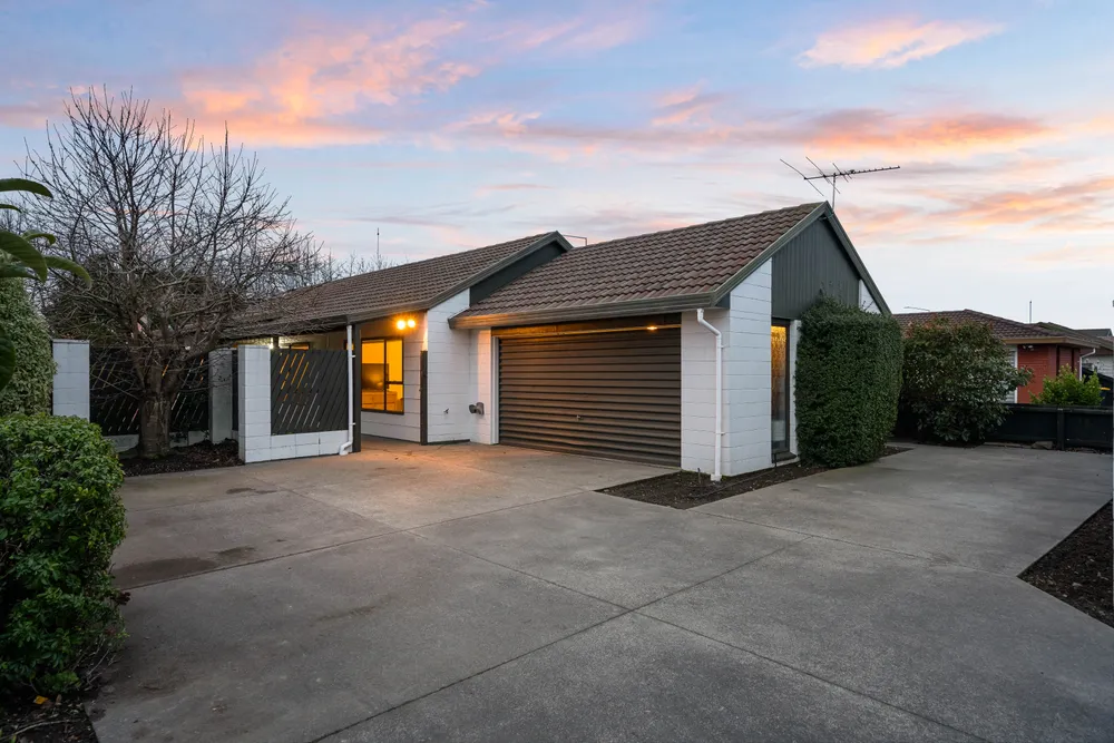 Photos of 17 Bletsoe Avenue