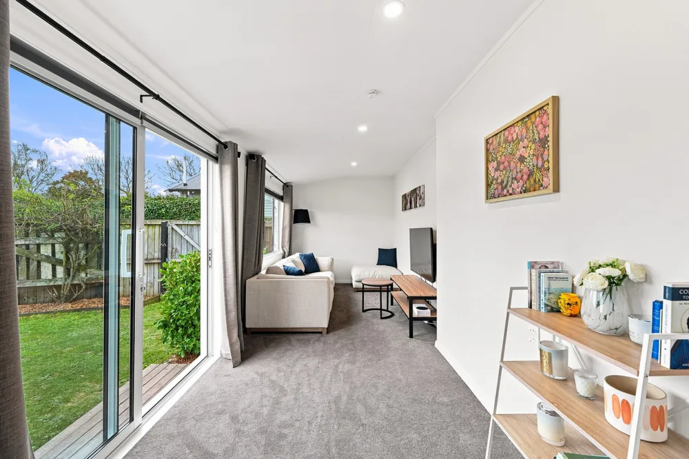 Photos of 17 Bletsoe Avenue