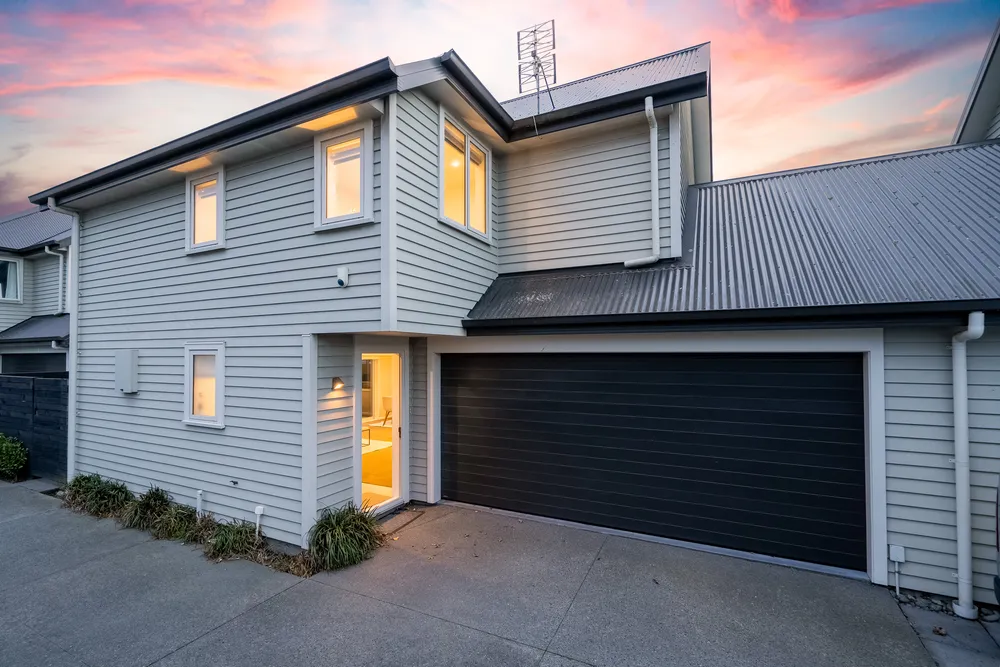 Photos of 17 Bletsoe Avenue
