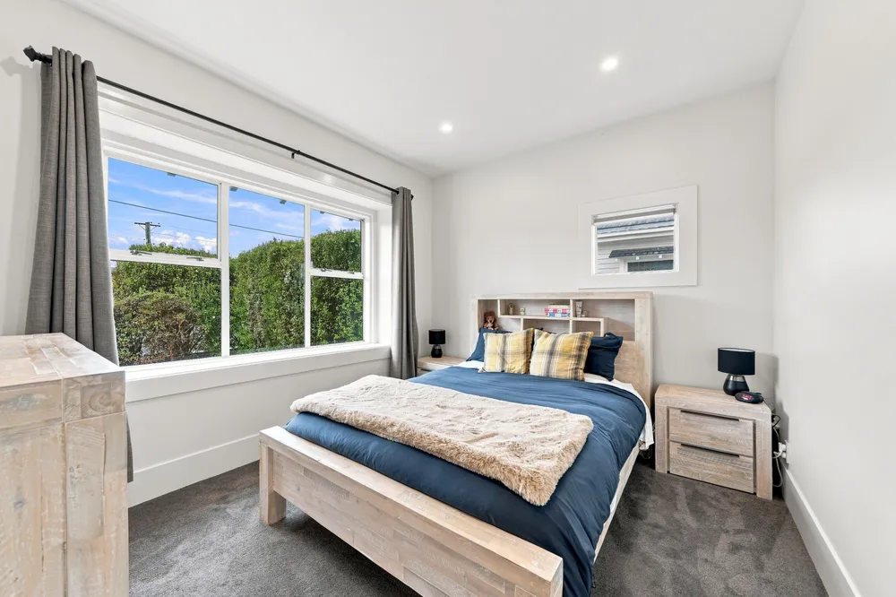 Photos of 17 Bletsoe Avenue