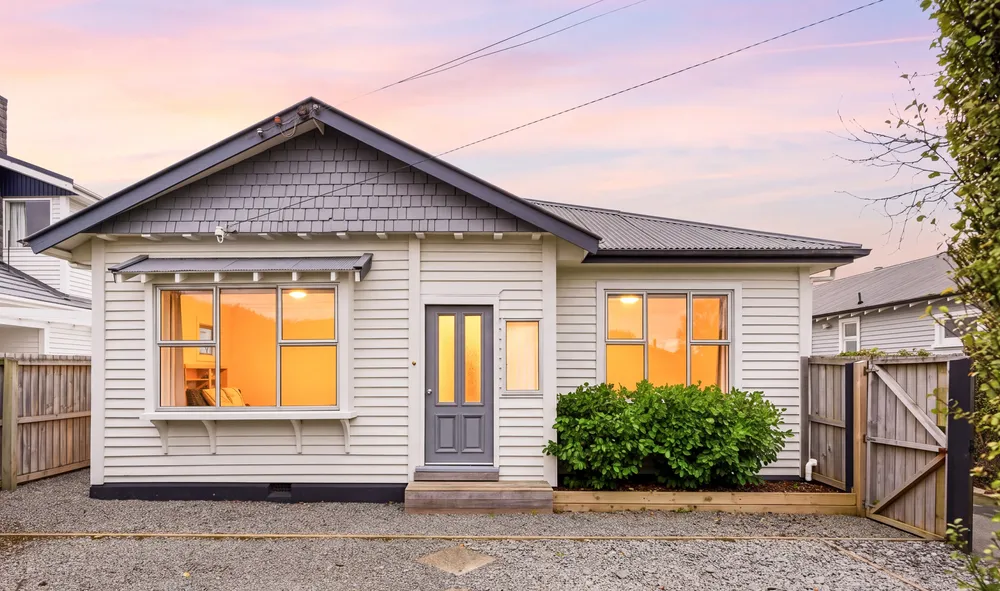 Photos of 17 Bletsoe Avenue